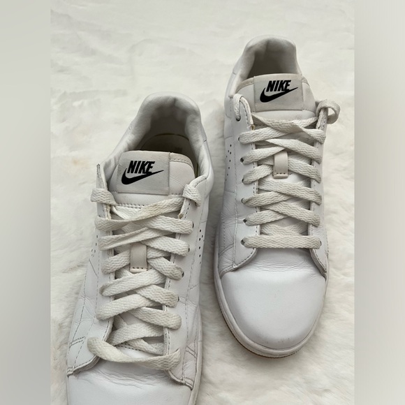 Women's NIKE 'Tennis Classic Ultra' Sz 8 US Runners White - Picture 2 of 9